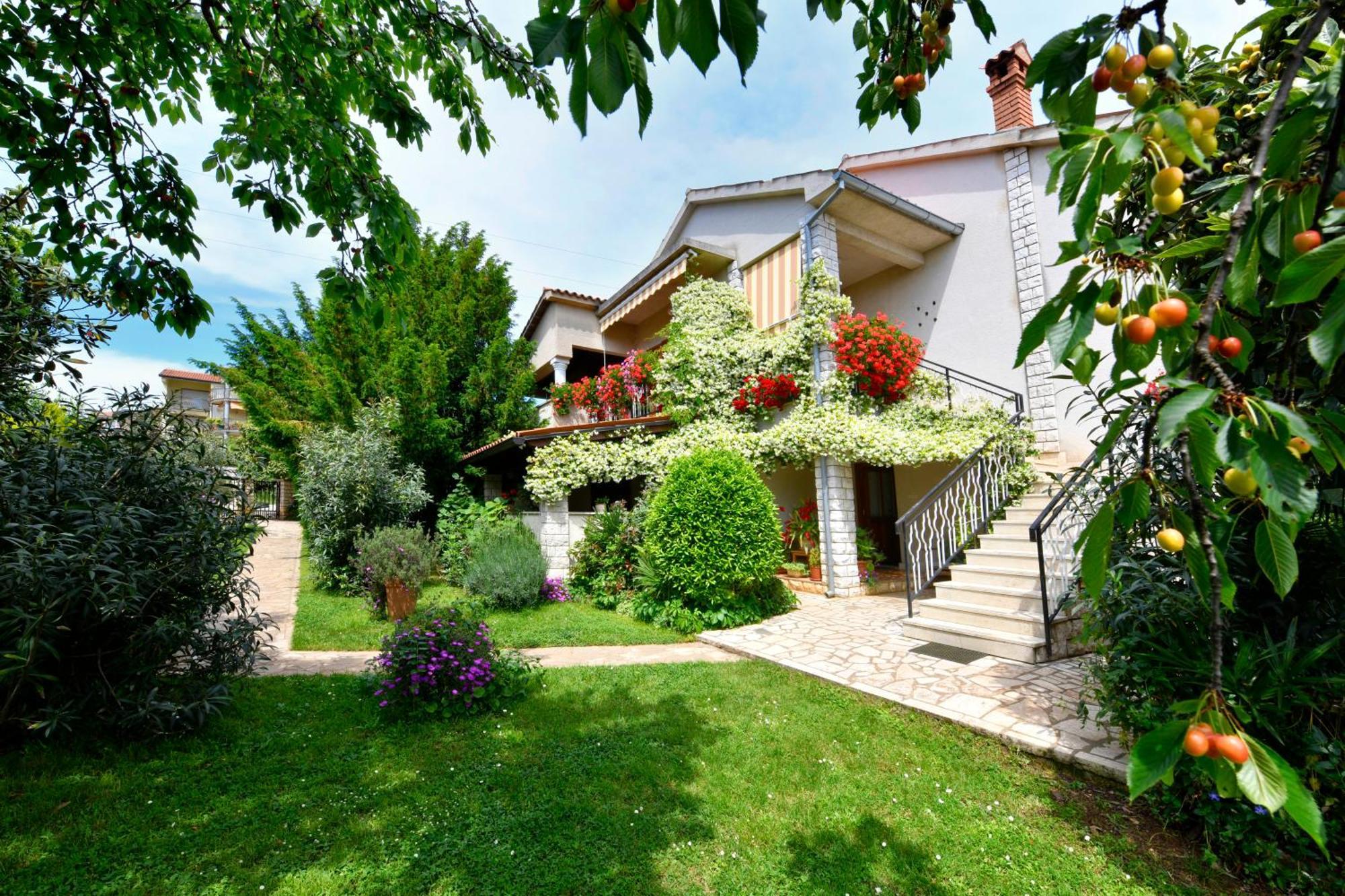 Apartment Slavica Vrvari Porec Exterior photo
